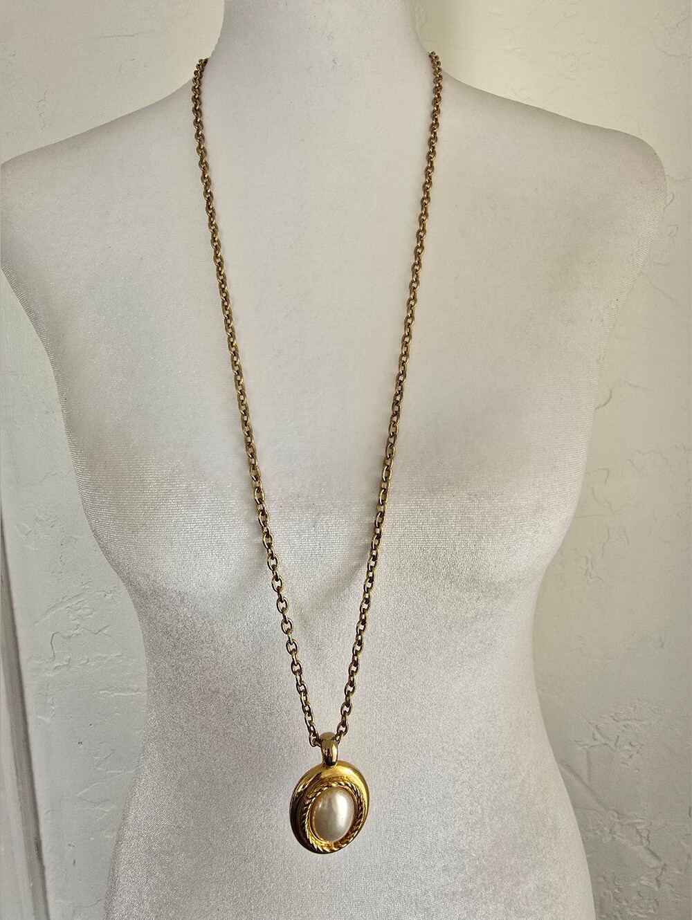 Vintage Gold Pearl Pendant Necklace